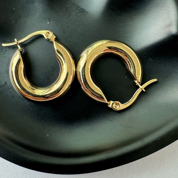 18K Gold Plated Hoop Earrings - Picture 3 of 4